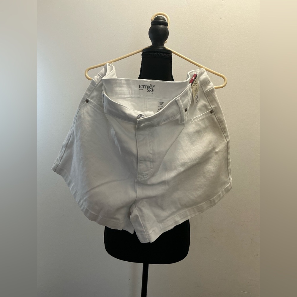 Terra & Sky White High-Waist Casual Shorts